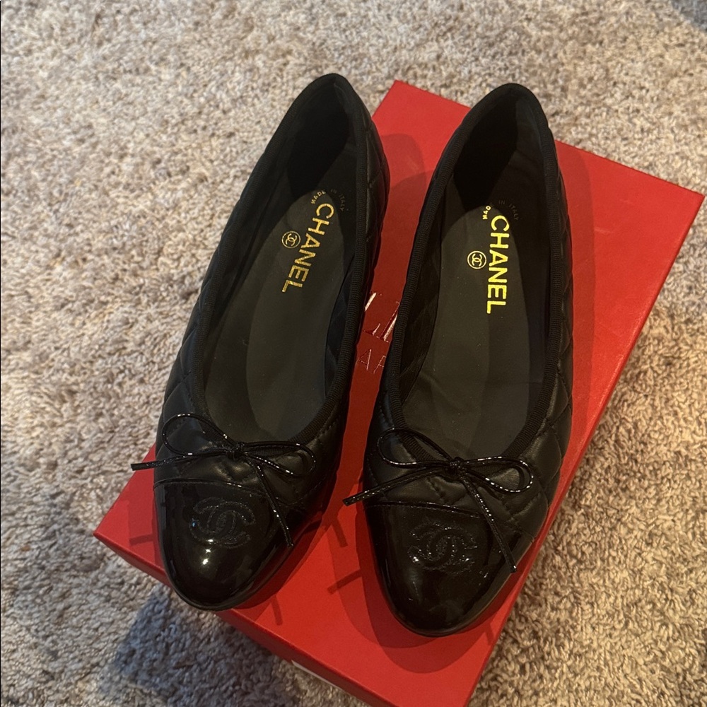 Chanel Calfskin Black Quilted Women's Flats 38.5 - Picture 2 of 3